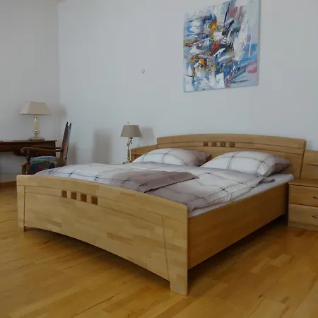 Du Russel באדן-באדן