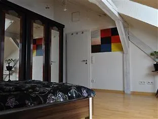 Du Russel Apartment *